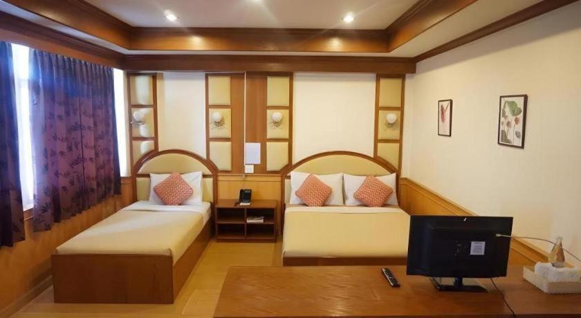 Supak Hotel Kalasin Bagian luar foto