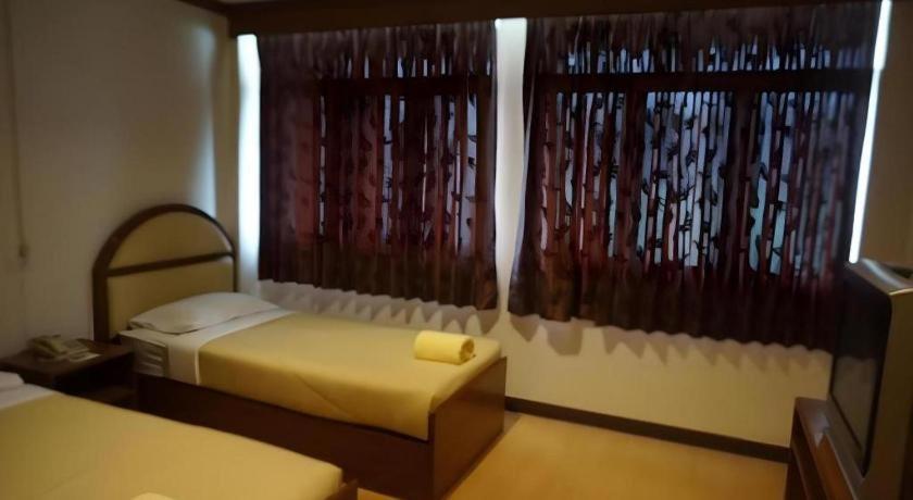 Supak Hotel Kalasin Bagian luar foto