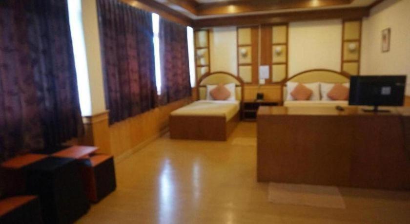 Supak Hotel Kalasin Bagian luar foto