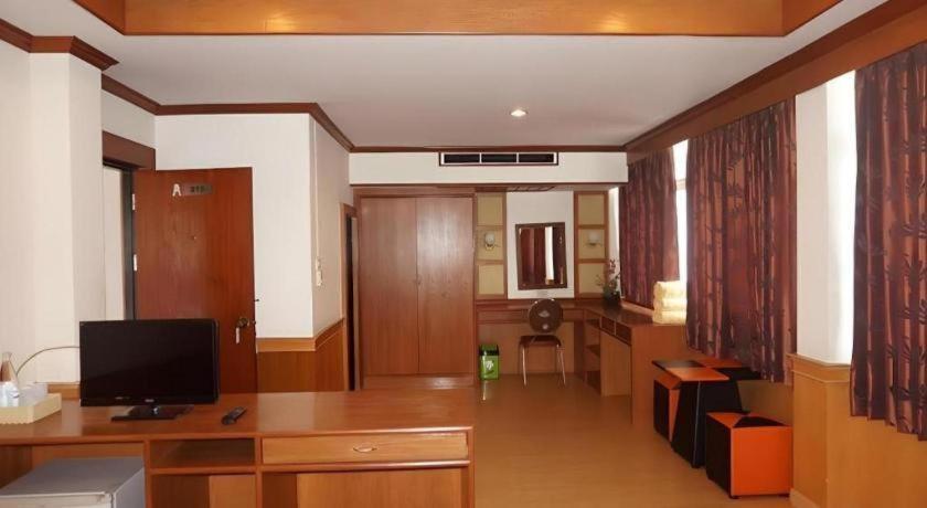 Supak Hotel Kalasin Bagian luar foto