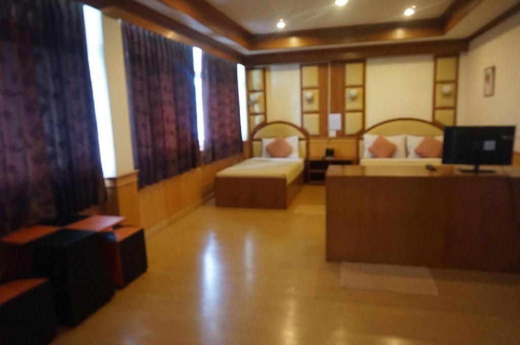 Supak Hotel Kalasin Bagian luar foto