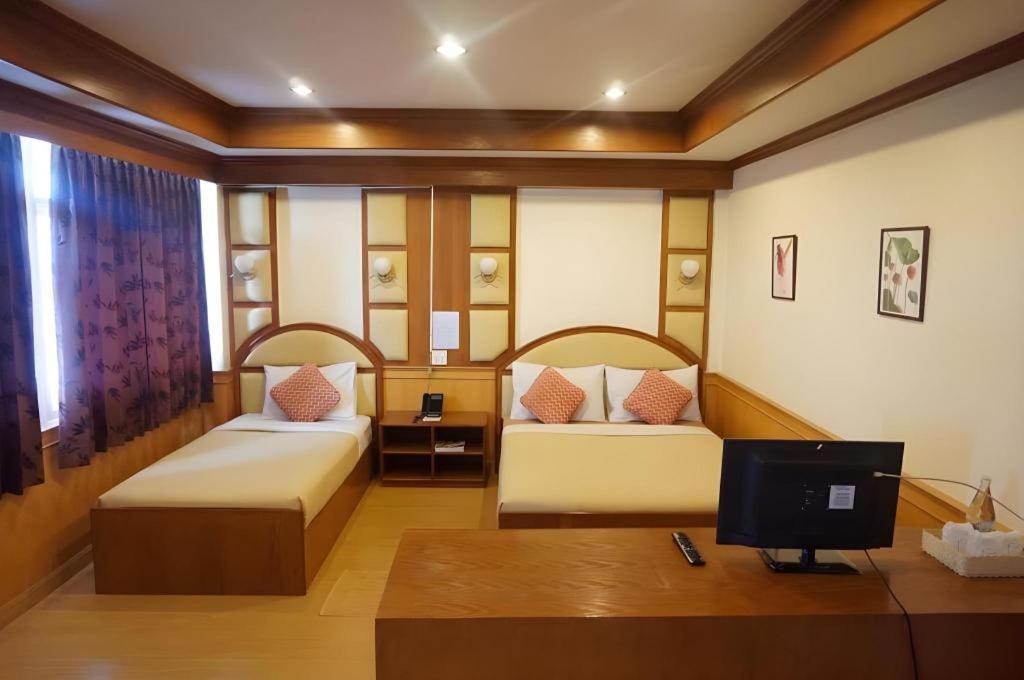 Supak Hotel Kalasin Bagian luar foto