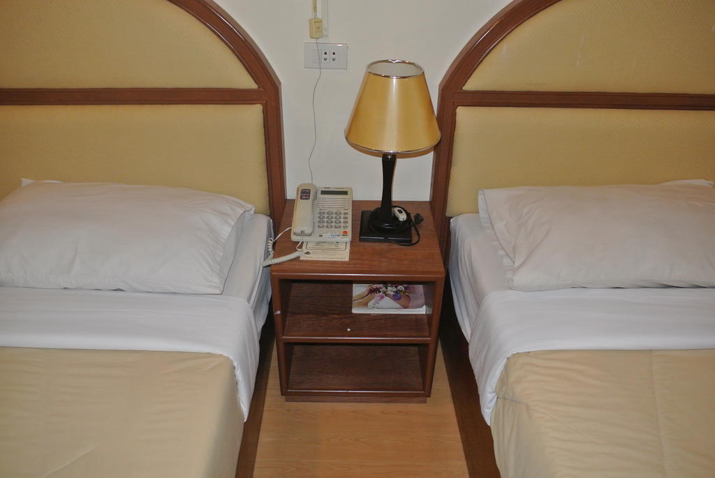 Supak Hotel Kalasin Ruang foto